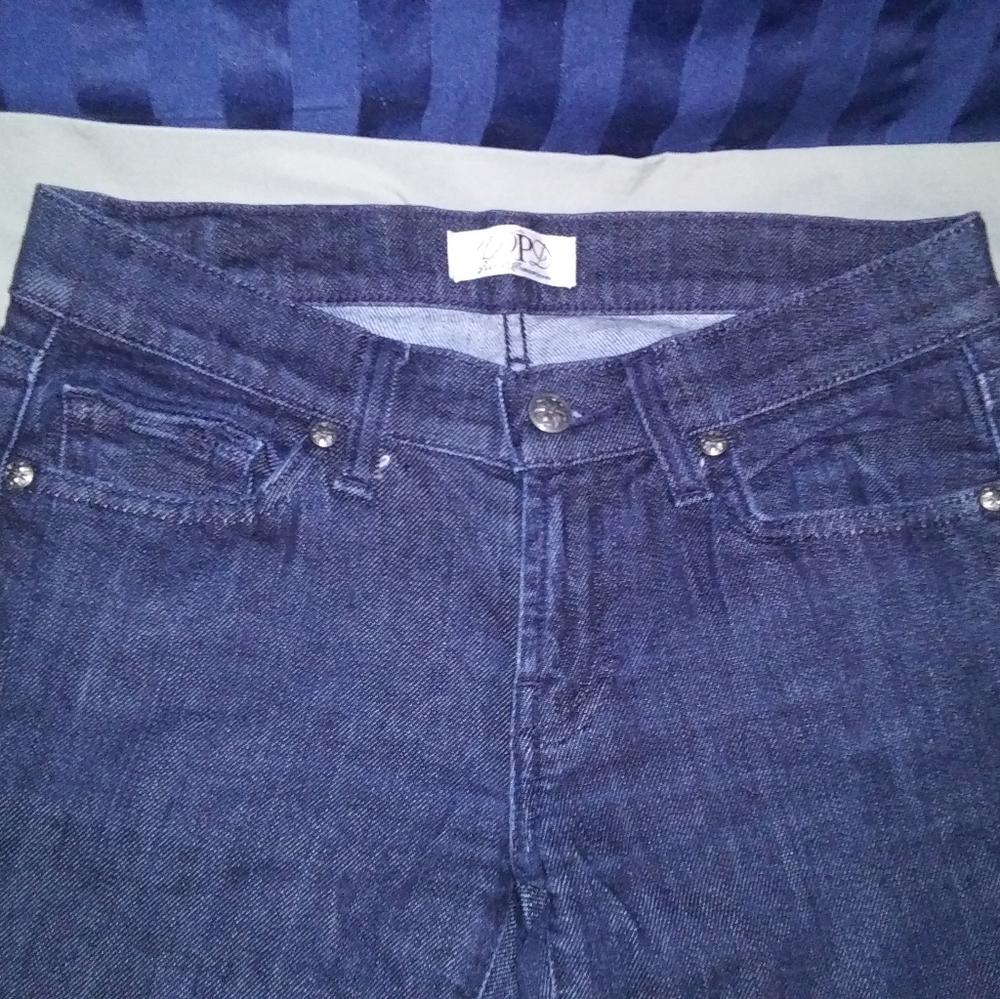 Deluxe Premium Denim. Size 25 or 0 Petite. Dark.